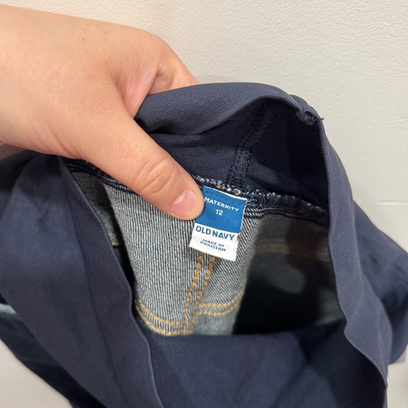 Old Navy Maternity Full Panel OG Loose Jeans in Sheldon Wash Size 12 - Picture 5 of 7